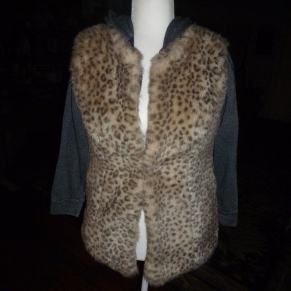 ๐ค Forever 21 Leopard Print Faux Fur Vest โ Size Small - Picture 3 of 12